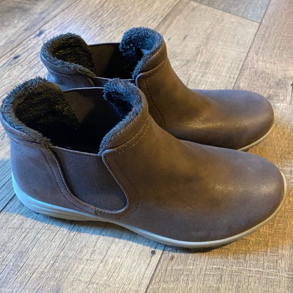 Sketchers vegan brown boots size 7